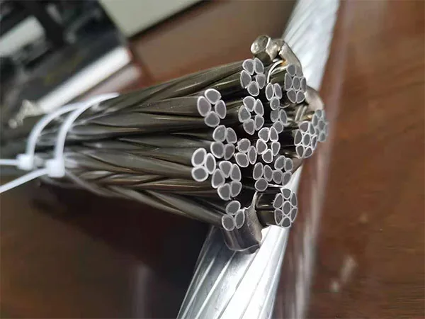 Conductores con núcleo compuesto de fibra de carbono